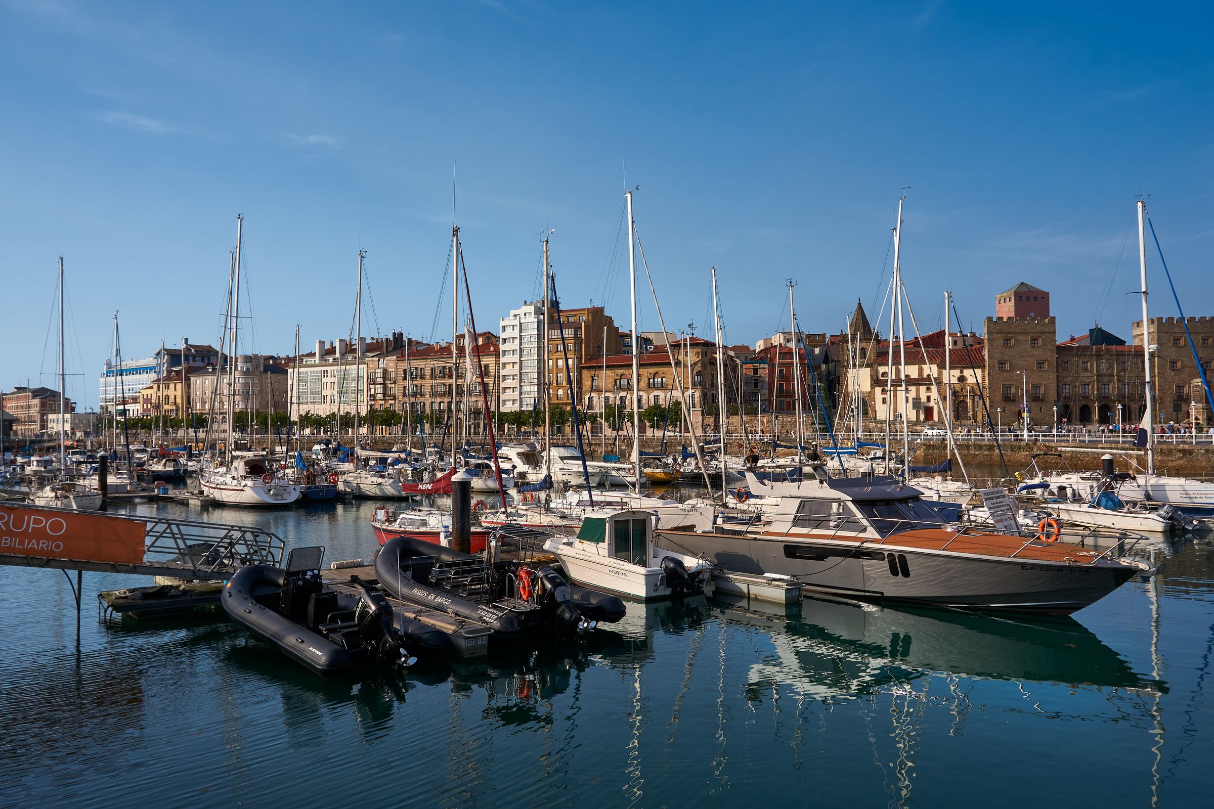 Asturias (Gijón y el Valle del Nalón) — El puerto de Gijón